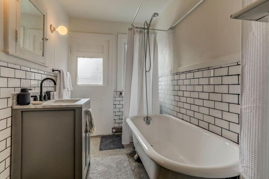 Luxe Mid-Century Styled Historic Townhouse #1 Villa Detroit Eksteriør bilde